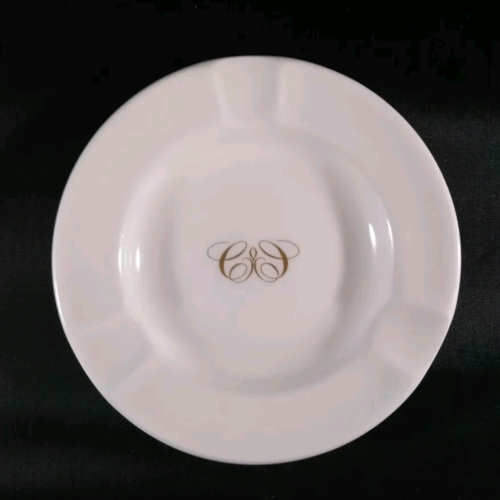 Wedgewood Bone China England Vanity, Dresser Trinket holder, White & gold rare
